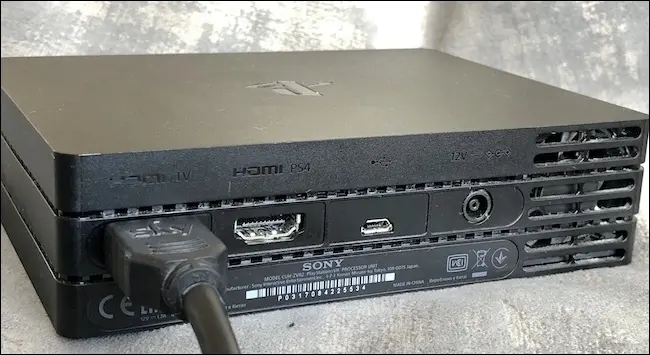 Cabo HDMI inserido na porta HDMI TV na Unidade Processadora.