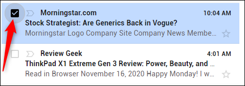 メールの横にあるチェックボックスをオンにして選択します