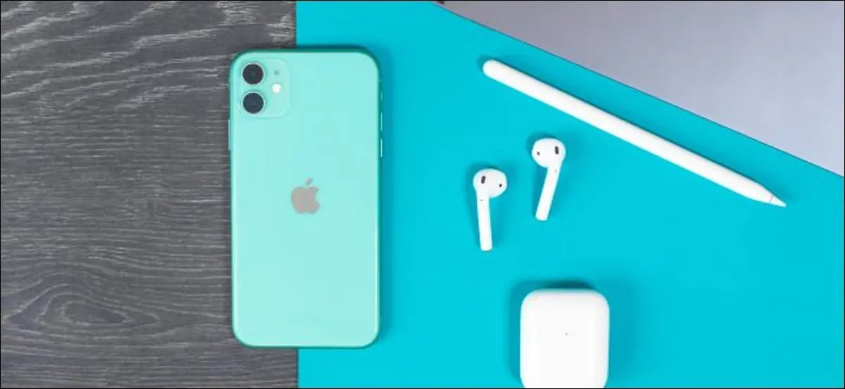 Ein iPhone, iPad, AirPods und Apple Pencil