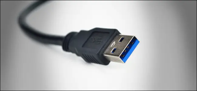 Una spina e un cavo USB-A