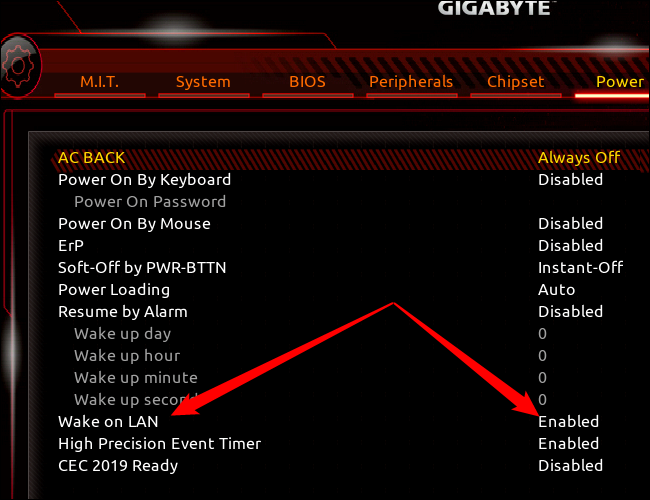 Un écran BIOS gigaoctet avec des flèches rouges pointant vers l'option Wake On Lan.