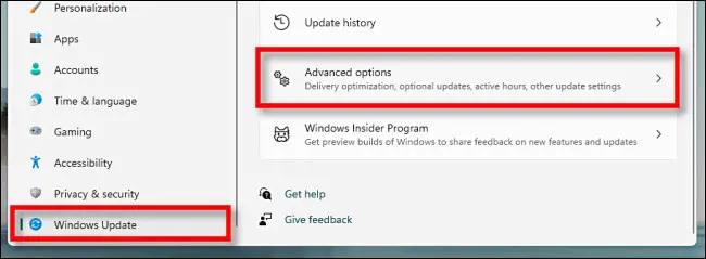 في إعدادات Windows ، انقر فوق "Windows Update" ، ثم حدد "خيارات متقدمة".