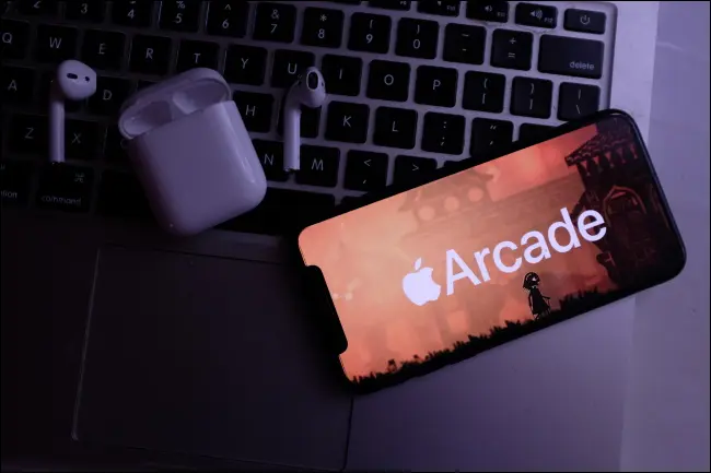 Apple Arcade pe un iPhone.