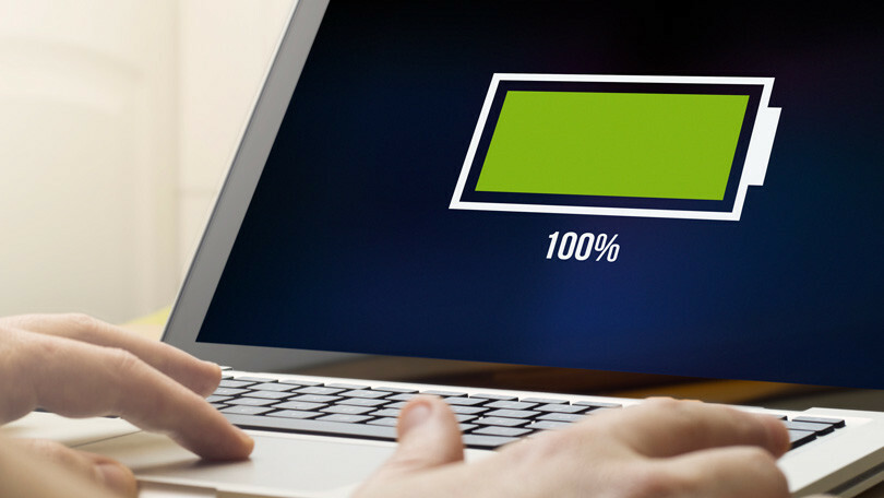 schermo del computer che mostra la batteria al 100%.