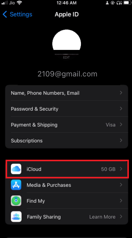 点击 iPhone 设置中的 iCloud 选项