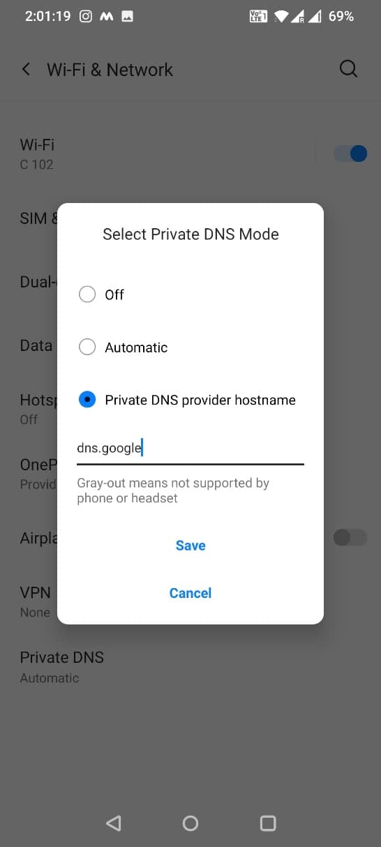 เลือกชื่อโฮสต์ของผู้ให้บริการ DNS ส่วนตัวแล้วพิมพ์ dns.google ด้านล่างแล้วบันทึกการเปลี่ยนแปลง