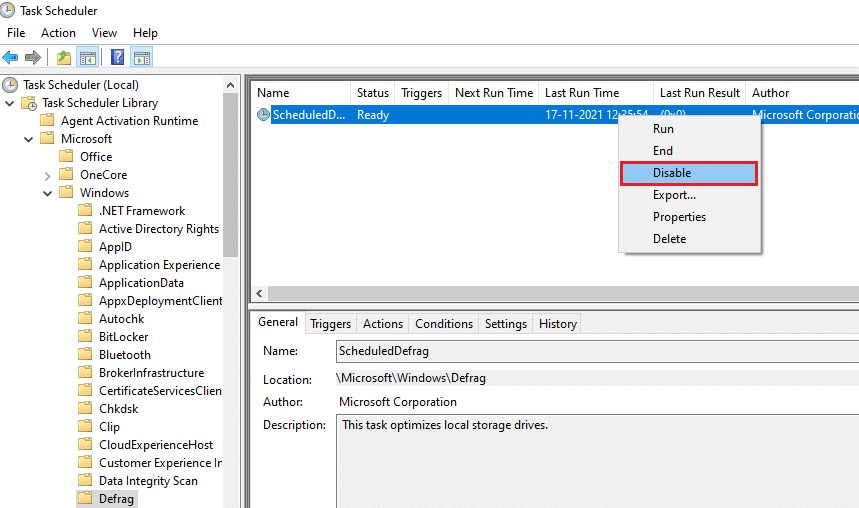 이제 가운데 창에서 ScheduledDefrag를 마우스 오른쪽 버튼으로 클릭하고 비활성화 옵션을 선택합니다.