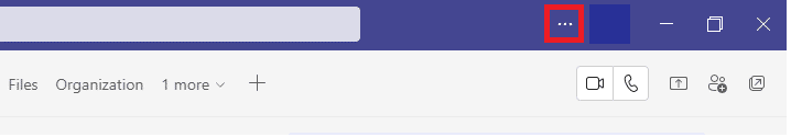 Kliknij ikonę z trzema kropkami obok swojego zdjęcia profilowego w aplikacji Teams. Napraw niedziałającą rozmowę wideo Microsoft Teams