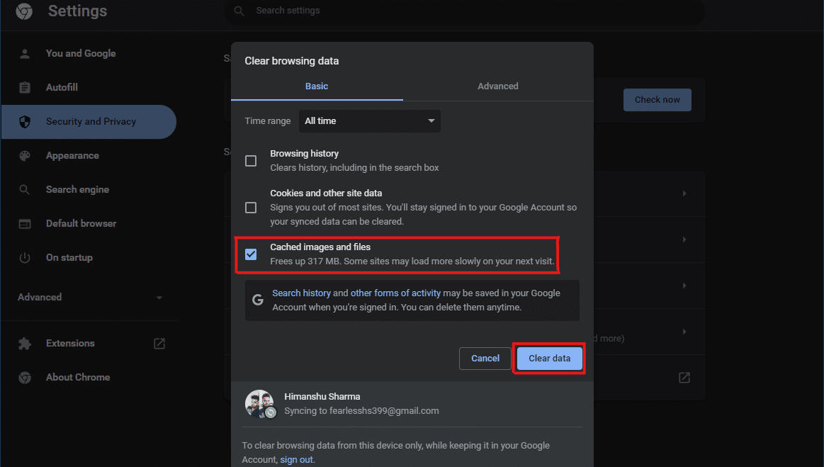 Debajo del menú desplegable, desmarque todas las opciones excepto las imágenes y archivos en caché y haga clic en Borrar datos.