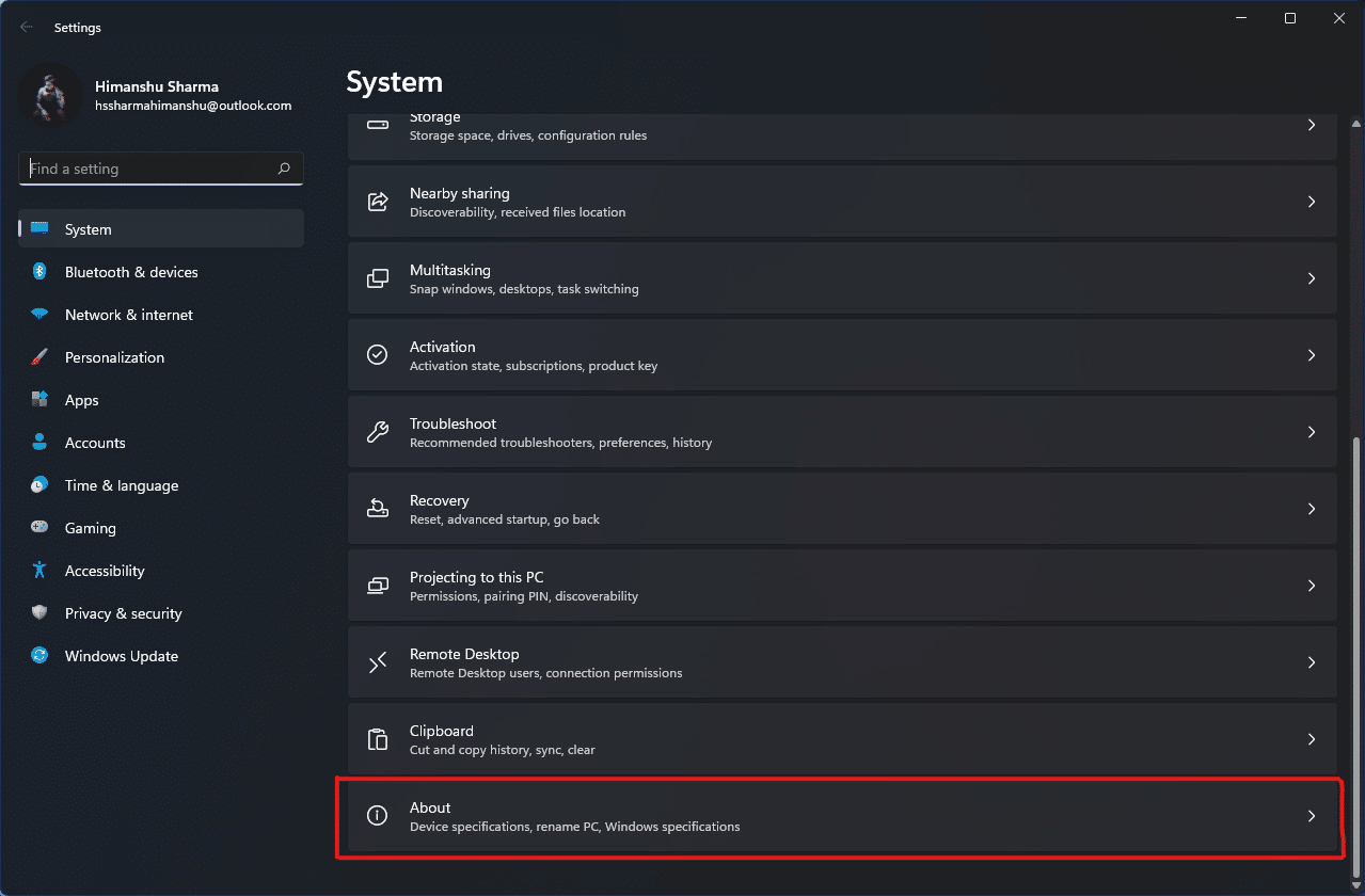 En la ventana Configuración, desplácese hacia abajo para buscar y haga clic en la opción Acerca de