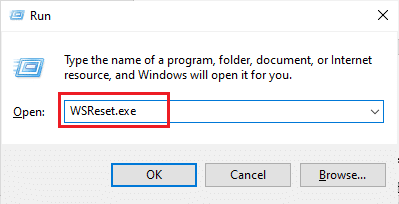 Escribe WSReset.exe y ejecútalo.