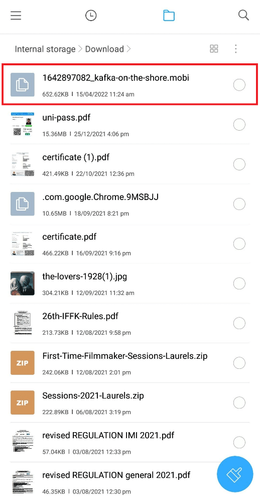 Selectați fișierul MOBI descărcat din folder