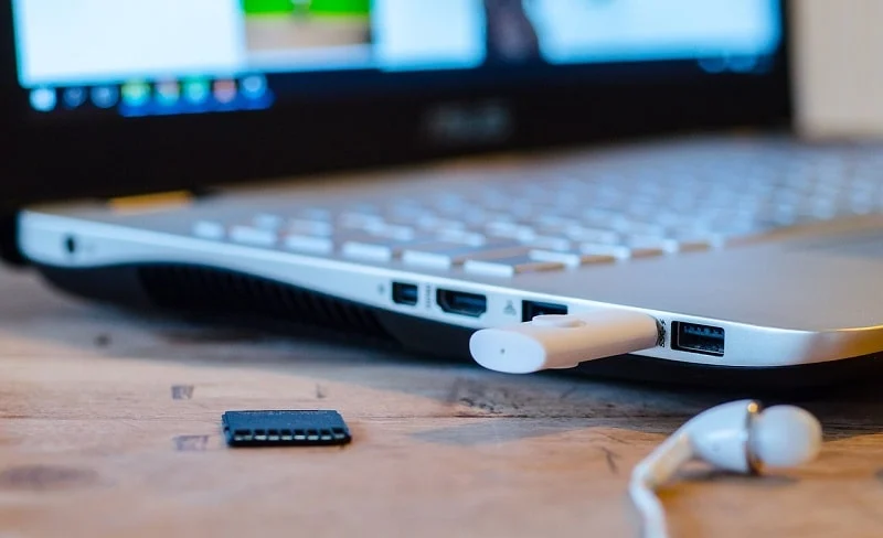 USB aygıtı takıldığında Bilgisayarı Onar kapanıyor