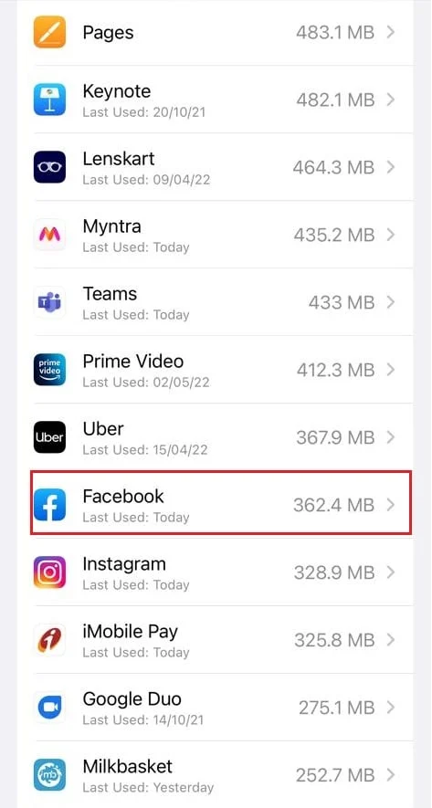 Deslize para baixo e toque em Facebook nas configurações gerais do iPhone