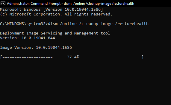 Untuk meluncurkan alat DISM, Anda harus menggunakan konsol command prompt