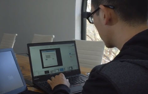 Joshua Ho, CEO di Referral Rock, utilizza Snagit sul suo laptop