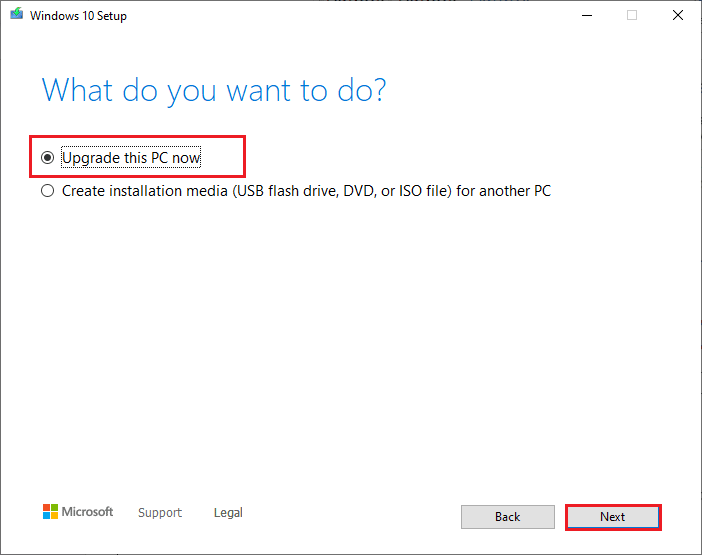 sélectionnez l'option Mettre à niveau ce PC maintenant, puis cliquez sur le bouton Suivant