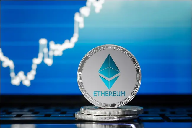 Una moneda Ethereum.