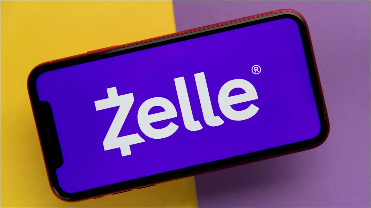 iPhone 显示屏上的 Zelle 标志以黄色和紫色为背景。