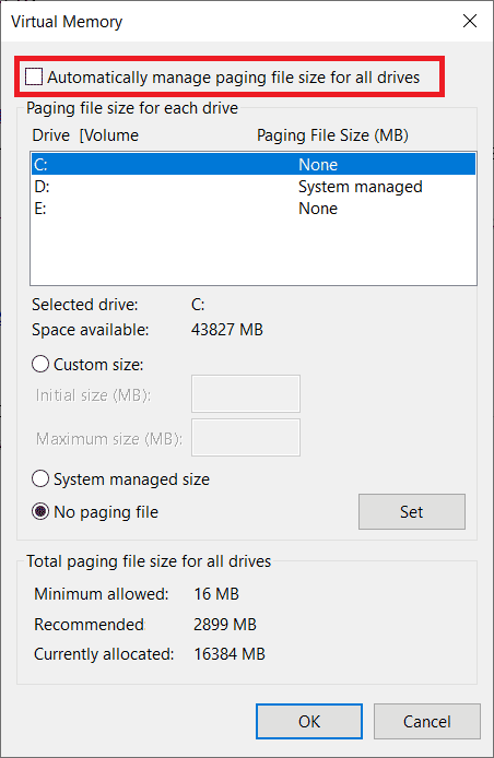 Desmarque la opción Administrar automáticamente el tamaño del archivo de paginación para todas las unidades