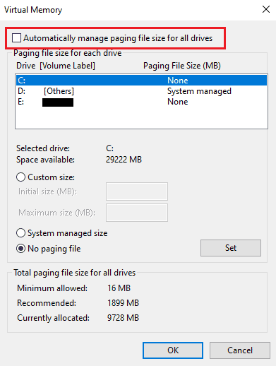 Desmarque la casilla para Administrar automáticamente los tamaños de archivo de paginación para todas las unidades