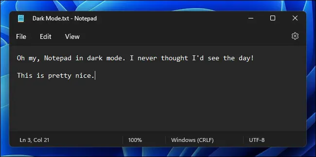 Noul Windows 11 Notepad cu modul întunecat.