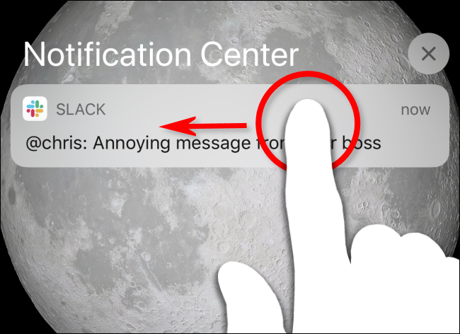 Desliza el dedo hacia la izquierda en la propia notificación en iOS