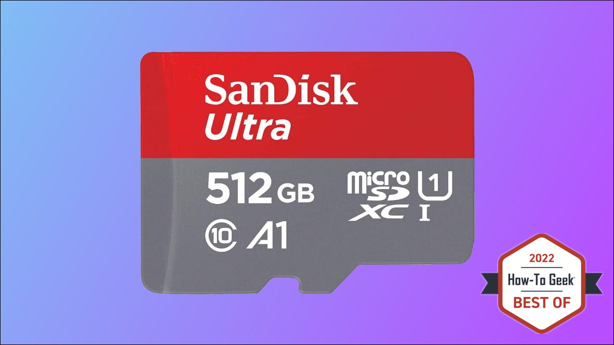 Scheda di memoria SanDisk su sfondo blu e viola