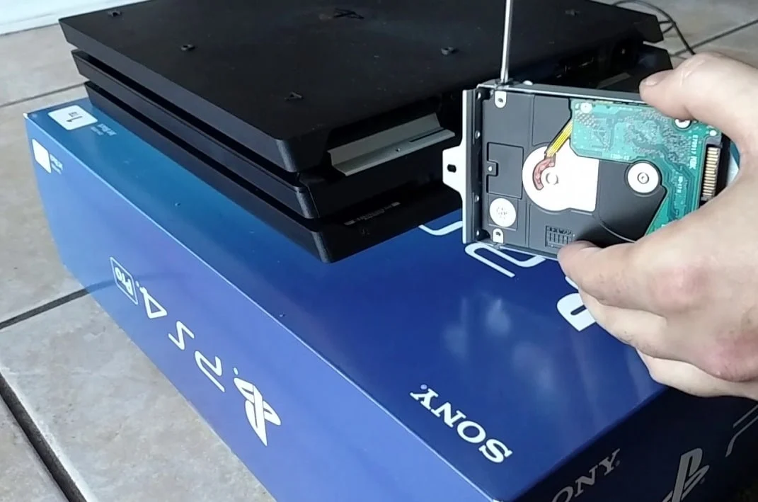 playstation PS4 sabit disk değişimi