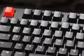 كيفية استبدال Keycaps للوحة المفاتيح الميكانيكية (حتى يمكن أن تعيش إلى الأبد)