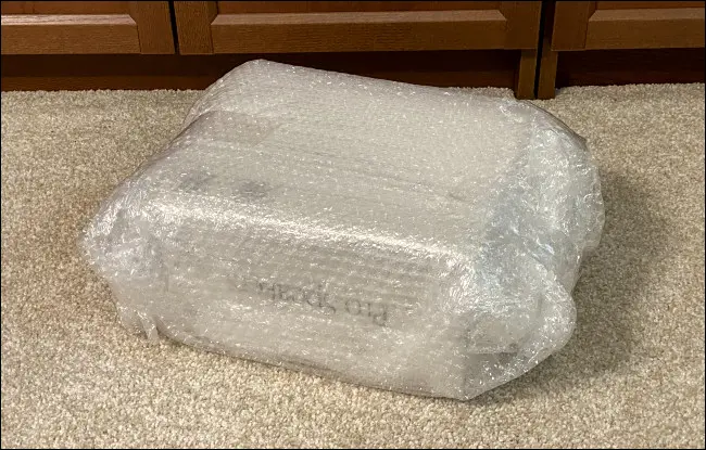 Bungkus barang dengan 1-3 lapis bubble wrap.