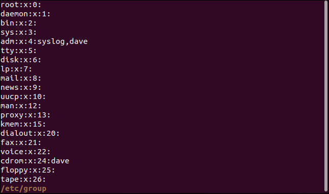 Bagian pertama dari file /etc/groups di penampil file yang lebih sedikit