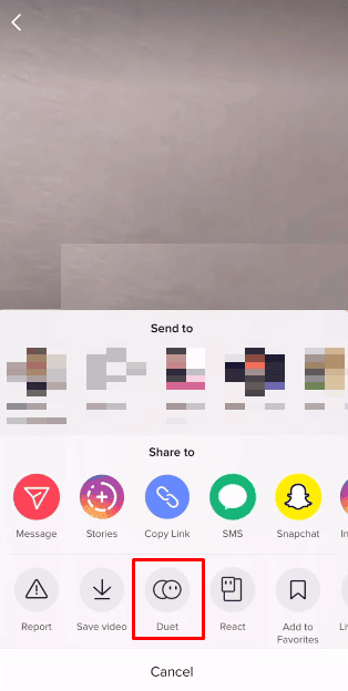 нажмите на опцию «Дуэт» в меню «Поделиться», которое появится внизу экрана.