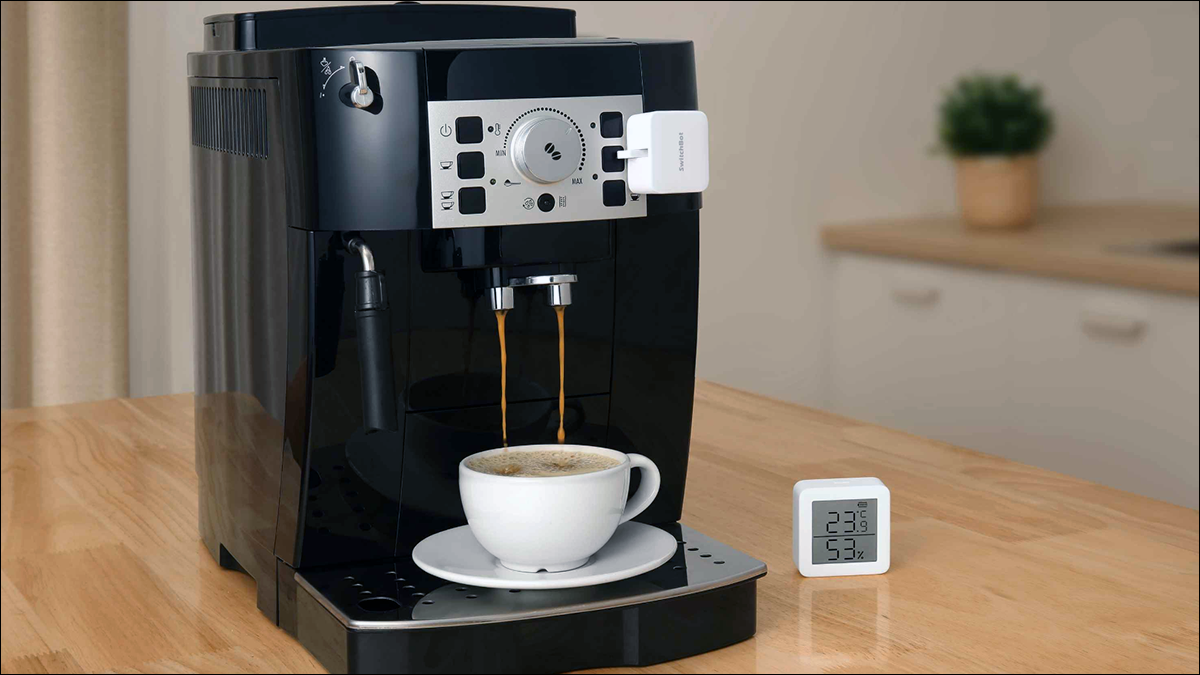 SwitchBot Bot, der mit einer Kaffeemaschine verwendet wird