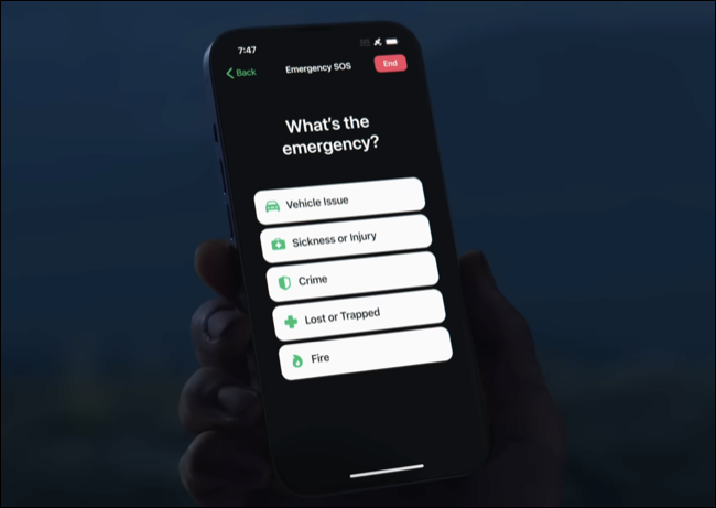 Domande per SOS di emergenza via satellite sul display di un iPhone.