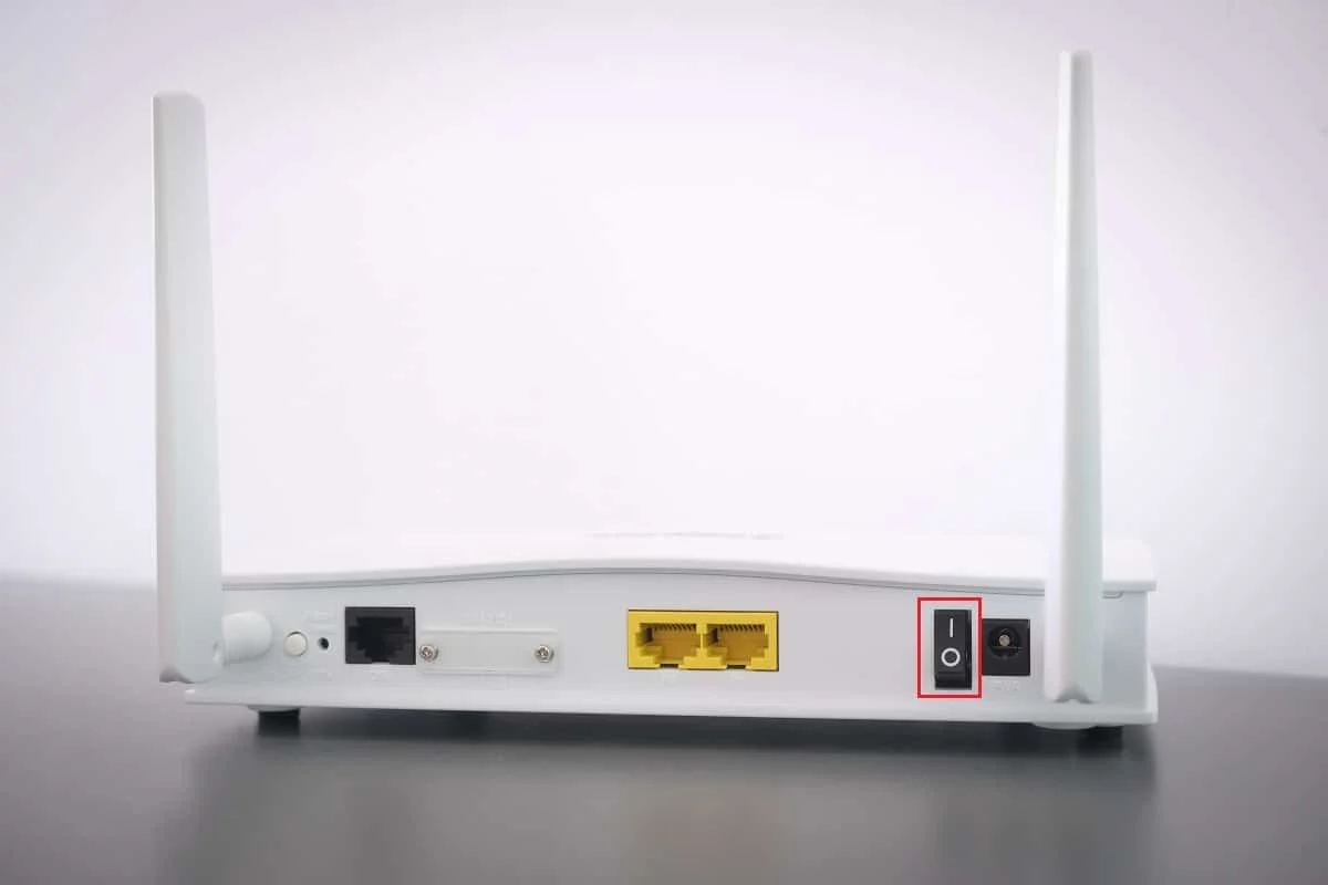 pulsante di accensione del router | come resettare modem e router