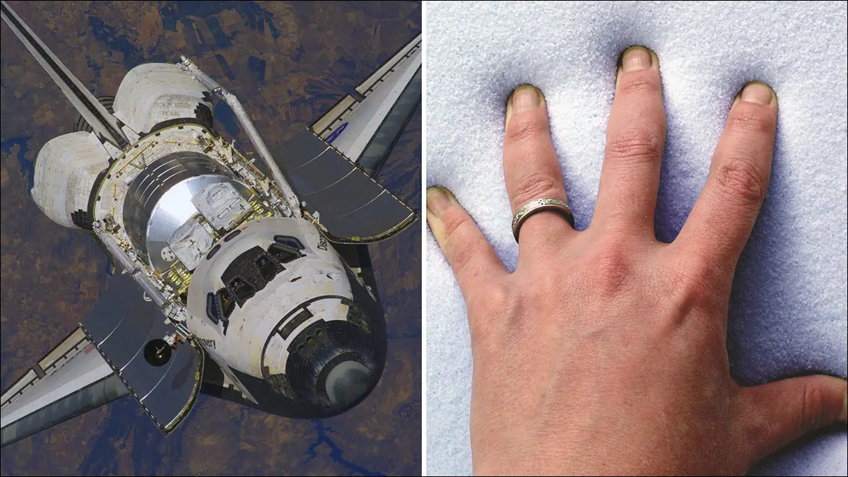 Una foto de un transbordador espacial de la NASA y una mano comprimiendo un poco de espuma viscoelástica.