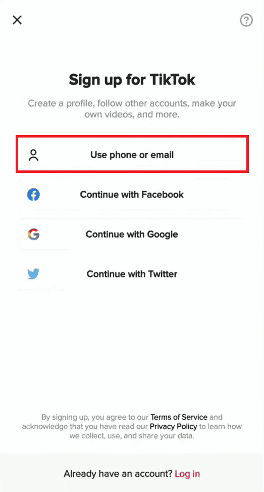 Stuknij w Użyj telefonu lub e-mail z dostępnych opcji | Jak zalogować się na swoje konto TikTok?