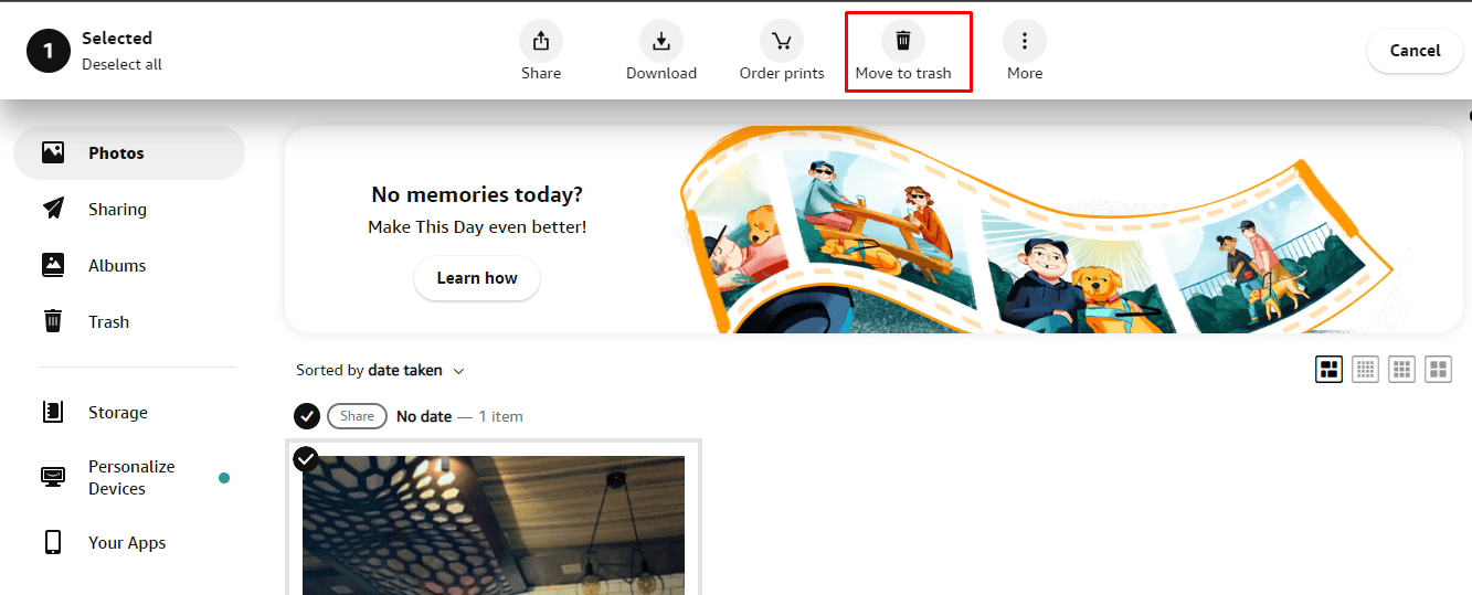 Después de seleccionar la foto, haga clic en la opción Mover a la papelera presente en la parte superior de la página.