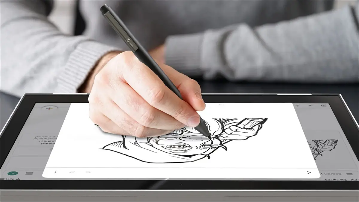 Seseorang yang menggunakan stylus USI merek j5create di Chromebook.