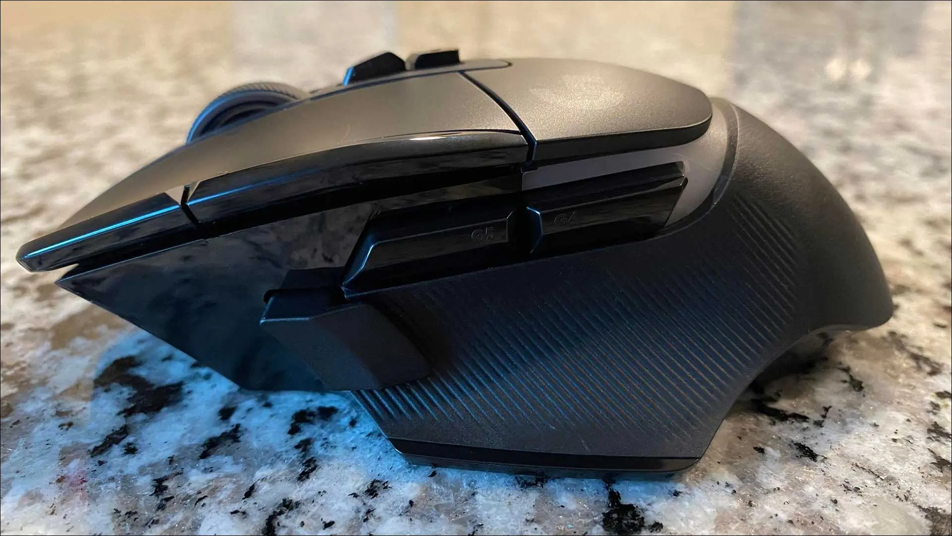 عرض جانبي للماوس اللاسلكي Logitech G502 X Plus.