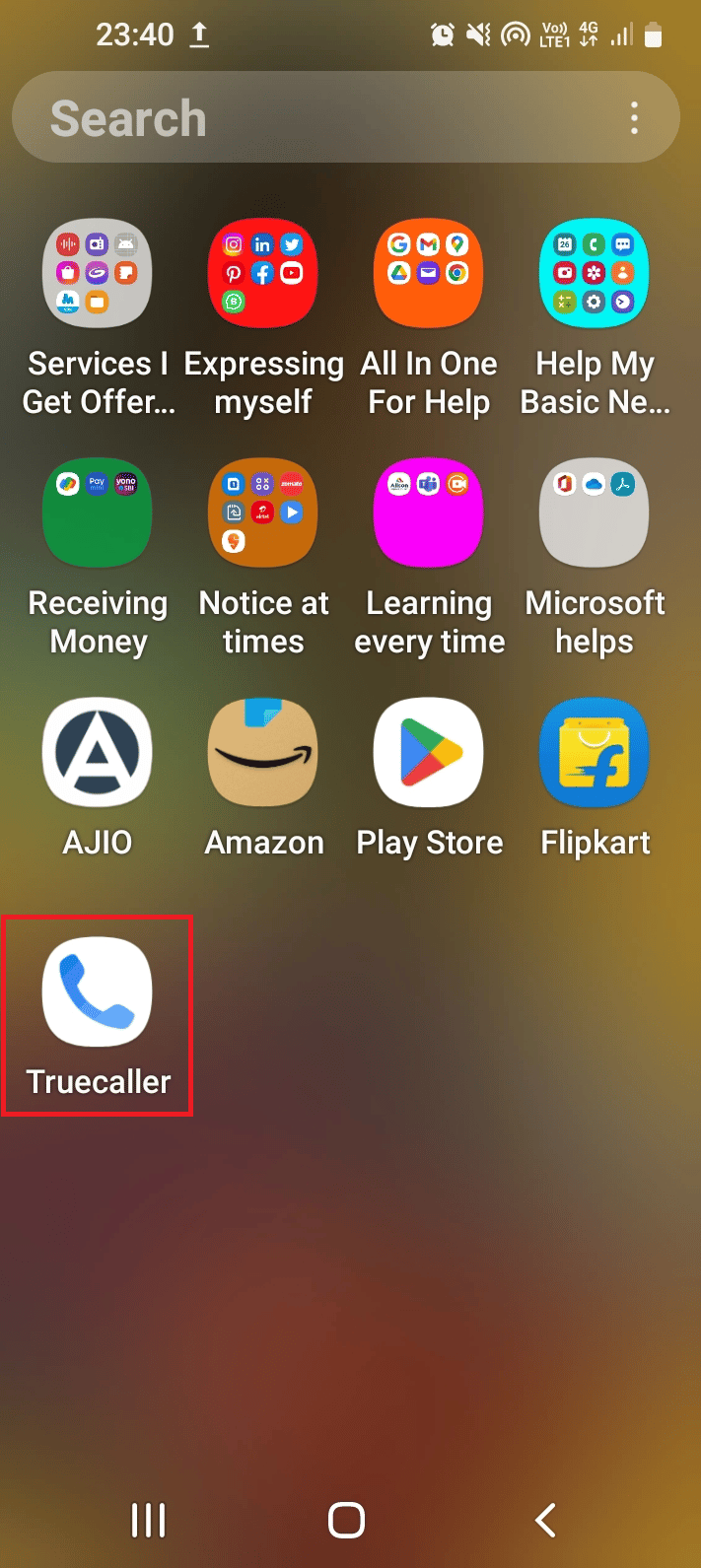 向上滑动屏幕并点击 Truecaller 应用程序