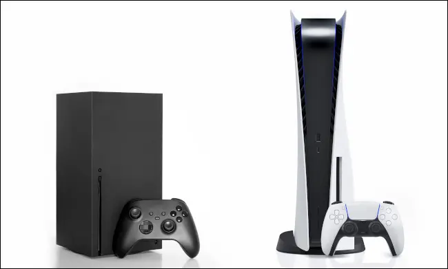 Consoles de jogos preto e branco isolados em um fundo branco.