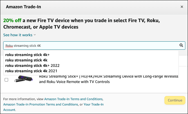 Inserimento dello stick di streaming Roku 4K nella finestra di permuta di Amazon