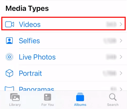 Нажмите «Альбомы» — «Видео» снизу.