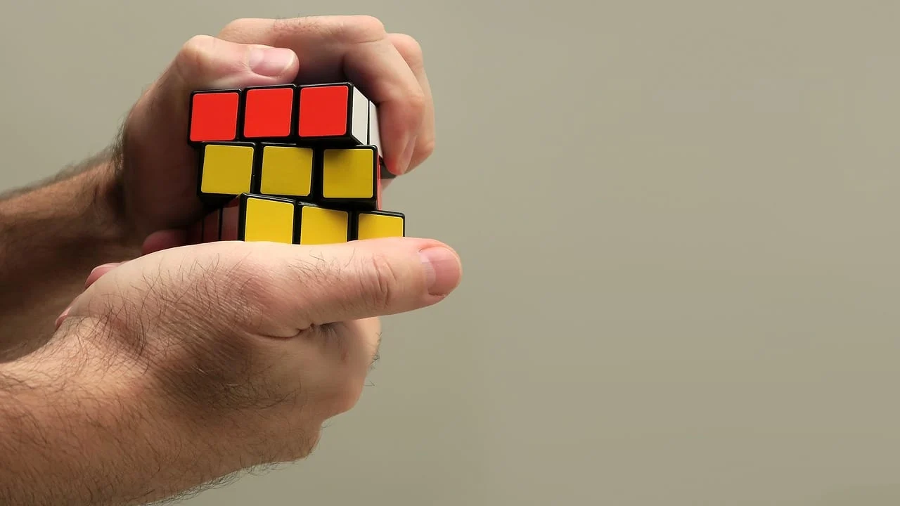 Rozwiązywanie problemów z kostką rubix