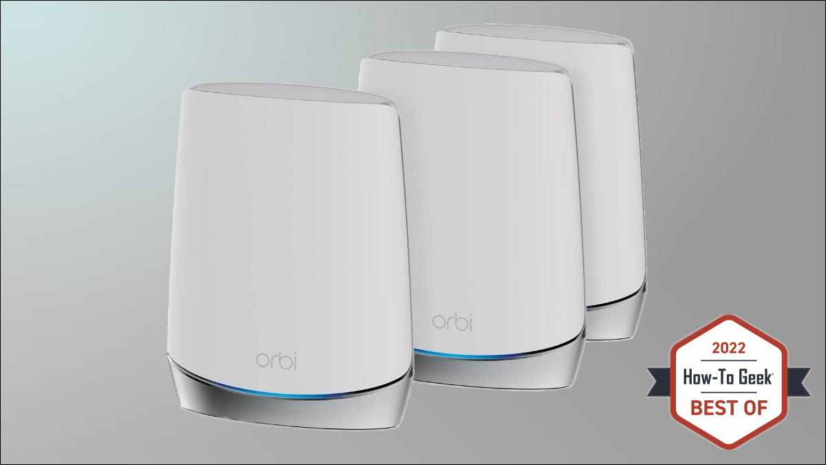 Netgear Orbi em fundo cinza