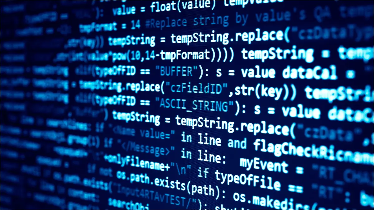 Primo piano dello schermo di un computer che mostra le linee del linguaggio di programmazione.
