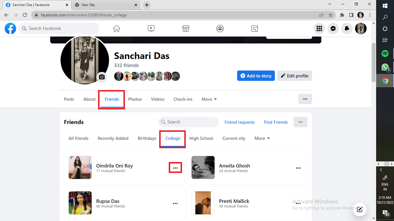 Cliquez sur Amis. Vous pouvez sélectionner en fonction des groupes d'amis que Facebook a préparés pour vous en fonction de vos associations avec eux. Par exemple : les groupes sont nommés Anniversaires, Collège et autres. Cliquez sur les trois points horizontaux à côté du nom de l'ami que vous ne souhaitez pas conserver dans votre liste d'amis.