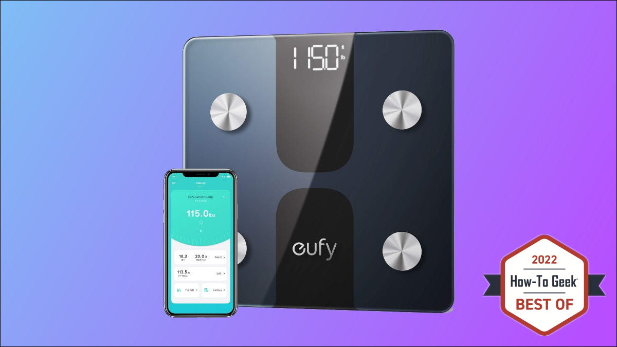 eufy smart scale c1 dengan latar belakang biru dan ungu